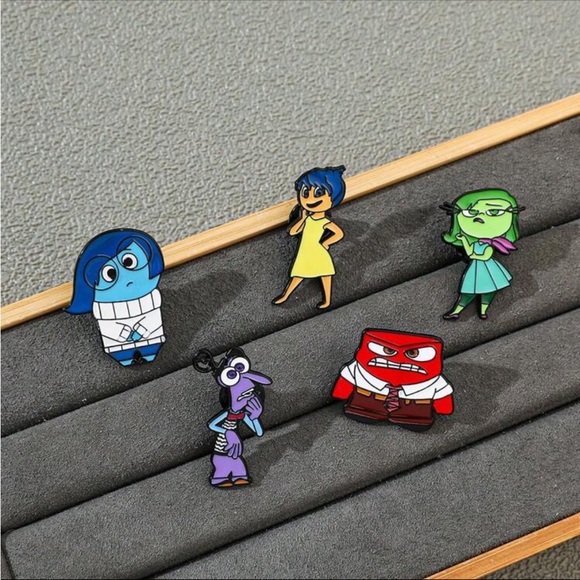 Inside Out 5 piece set Pins NWT - Picture 2 of 3